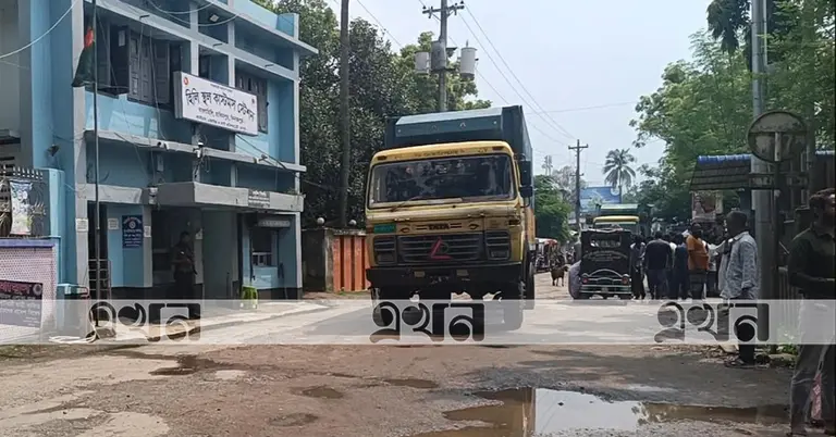 হিলি স্থলবন্দর দিয়ে আমদানি-রপ্তানি শুরু